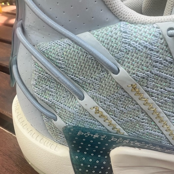 Size 10 adidas Dame 7 Christmas Pack is a special edition sneaker - Picture 10 of 13